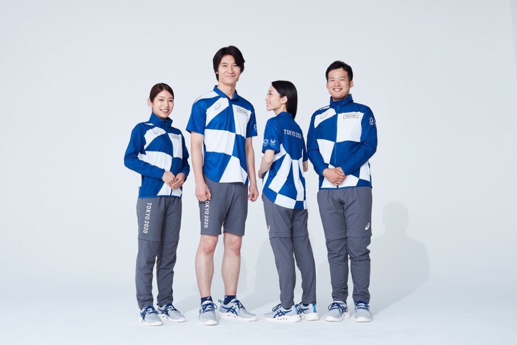 Tokijo olimpinių žaidynių savanorių apranga (oragnizatorių nuotr.)
